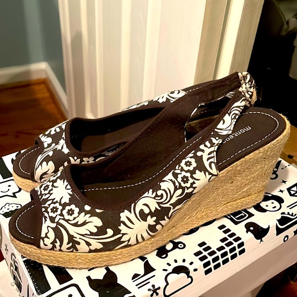 Wedged open toed sandals - Picture 1 of 1